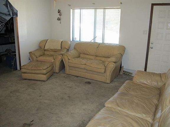 3rd image of 907 Sunrise Dr SW