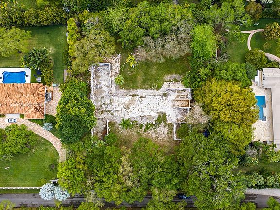 2nd image of 10550 Old Cutler Rd