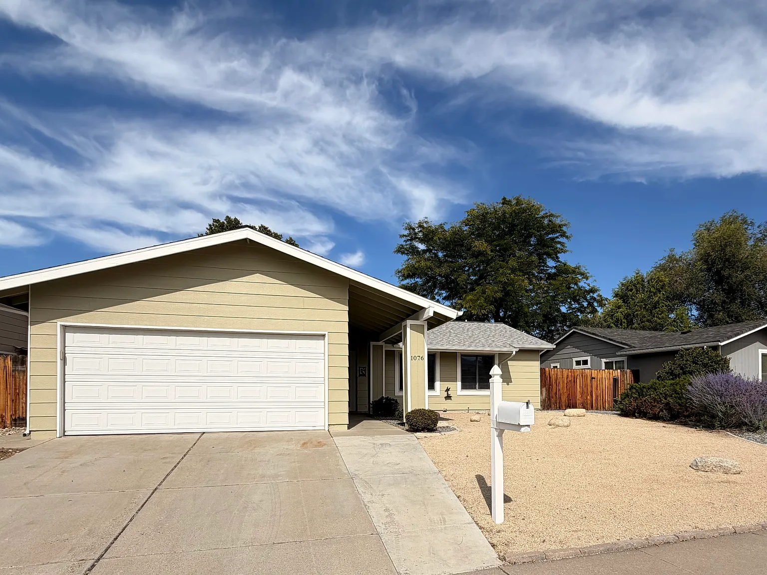 3 bed, 1321 sqft, $2,495 — Photo 2