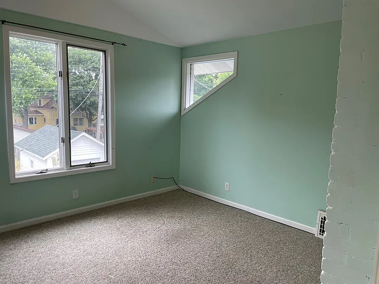 1129 1/2 Pennoyer Ct — Photo 20