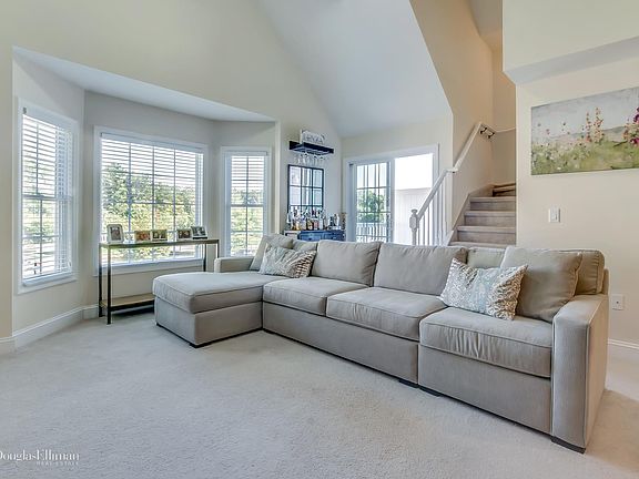 3rd image of 204 Okeefe Ct
