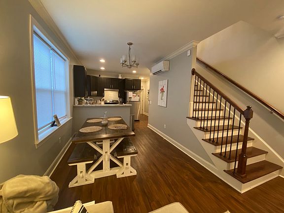 3rd image of 36 N Larchmont Ave