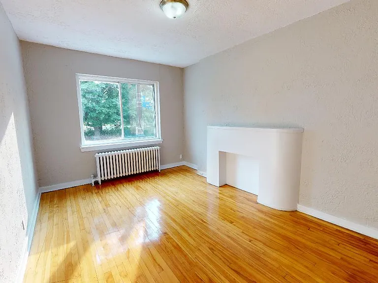 425 Elgin St — Photo 18