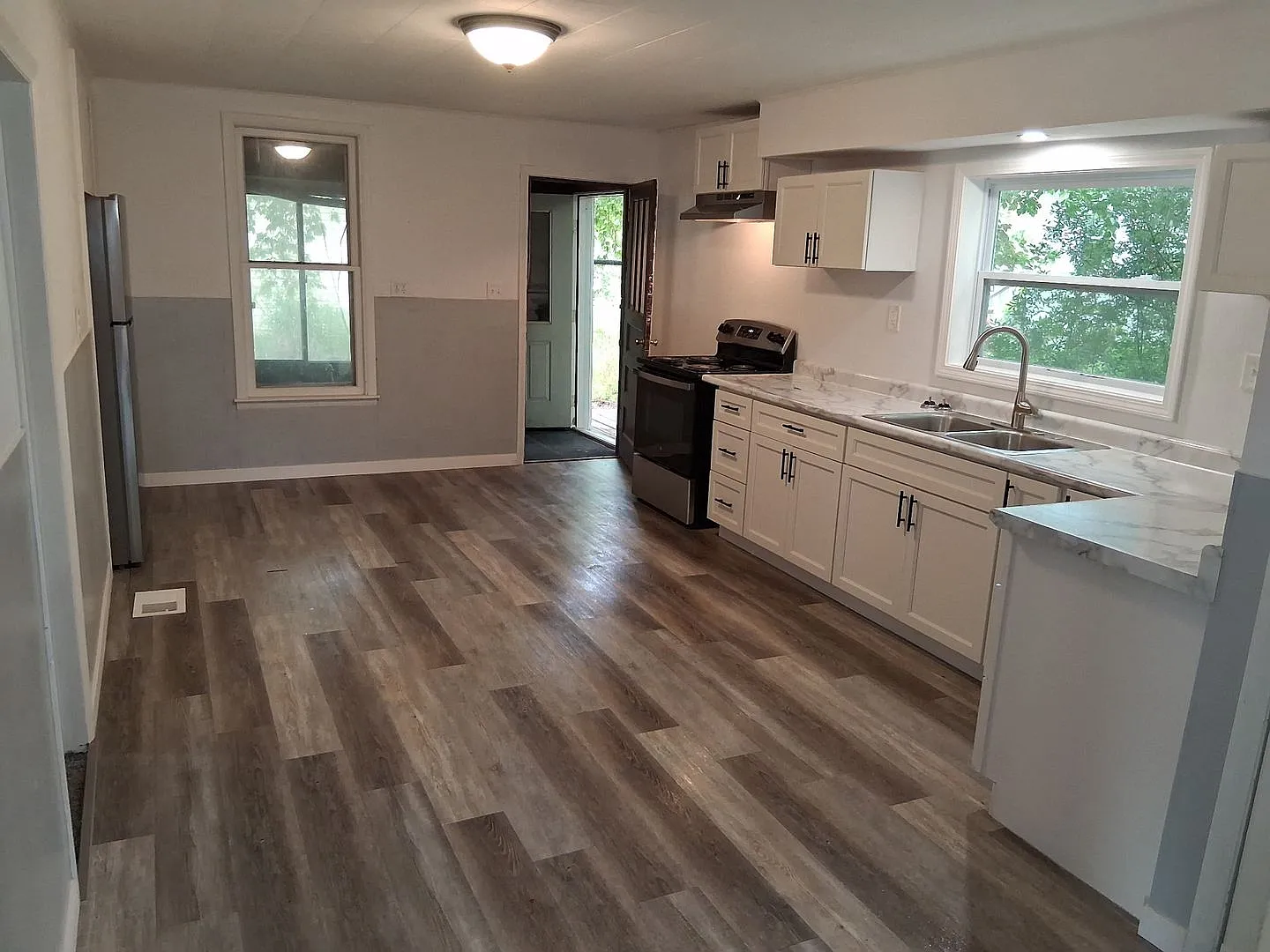801 8th Ave Duplex — Photo 2