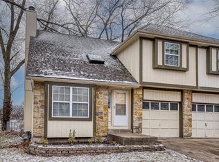 8807 Cottonwood St, Lenexa, KS 66215