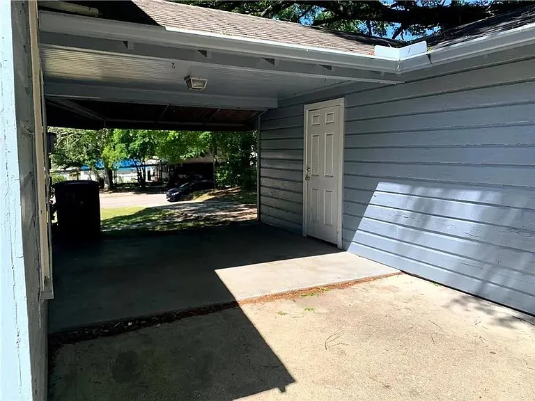 1404 Stevens Ln — Photo 6