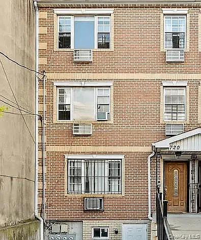 3 bed, 150 sqft, $1,000 — Photo 3