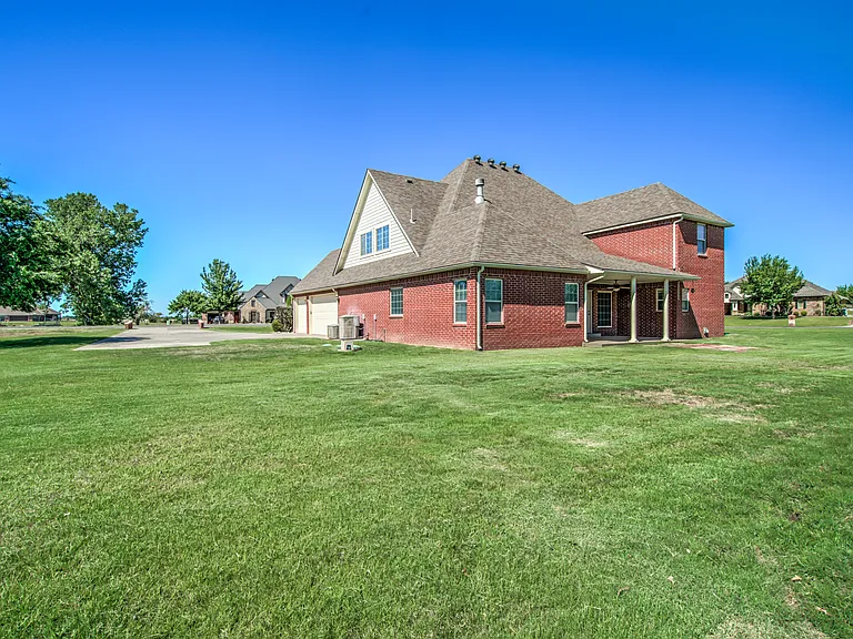 22525 Lindy Ter — Photo 97