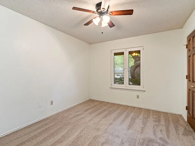 1603 Garnaas Dr — Photo 10