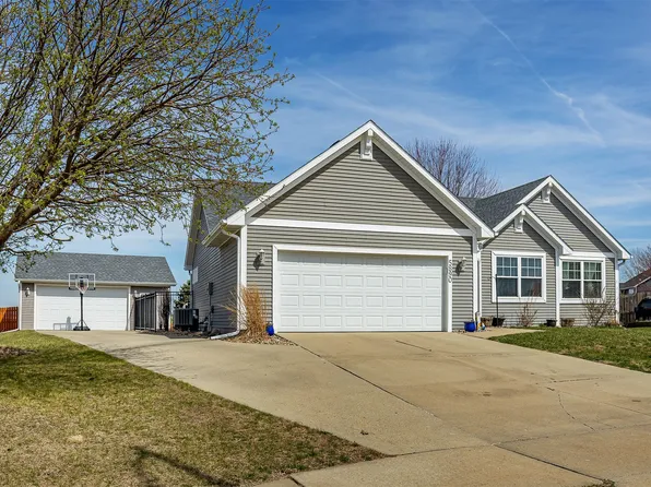 5890 Scenic View Dr, Pleasant Hill, IA 50327