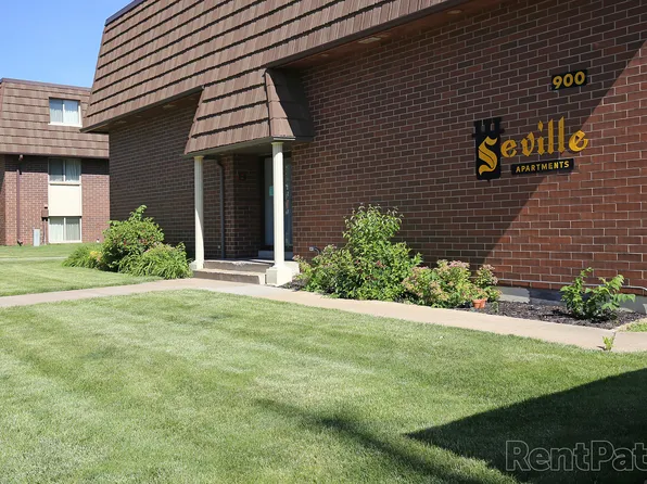 Seville Apartments, 900 W Benton St #A556f1cd3, Iowa City, IA 52246