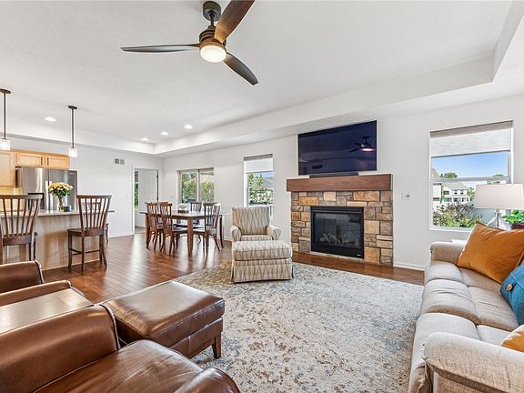 4th image of 208 Woodcrest Ct
