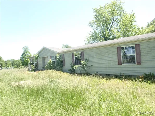 329 E Chestnut Ave, Royal Lakes, IL 62685