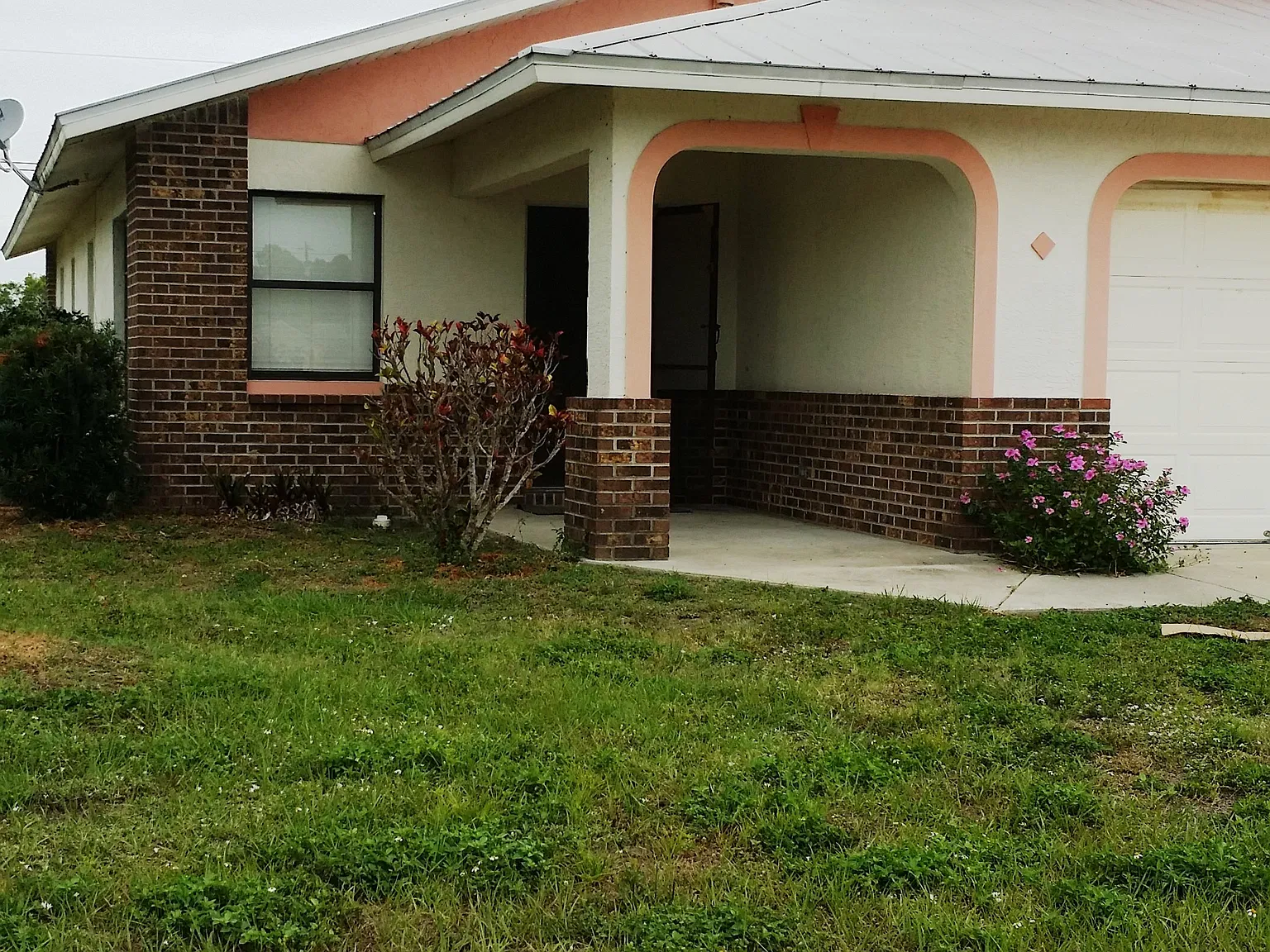 2 bed, 1150 sqft, $1,600 — Photo 1