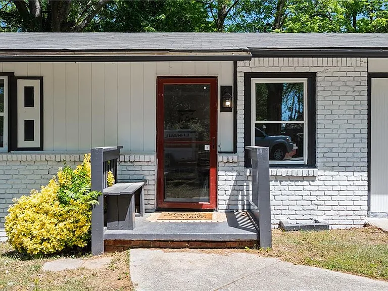 100 Pine Cir — Photo 4
