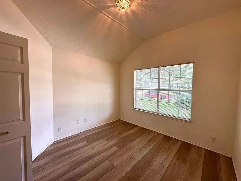 6708 Bancroft Woods Dr — Photo 6