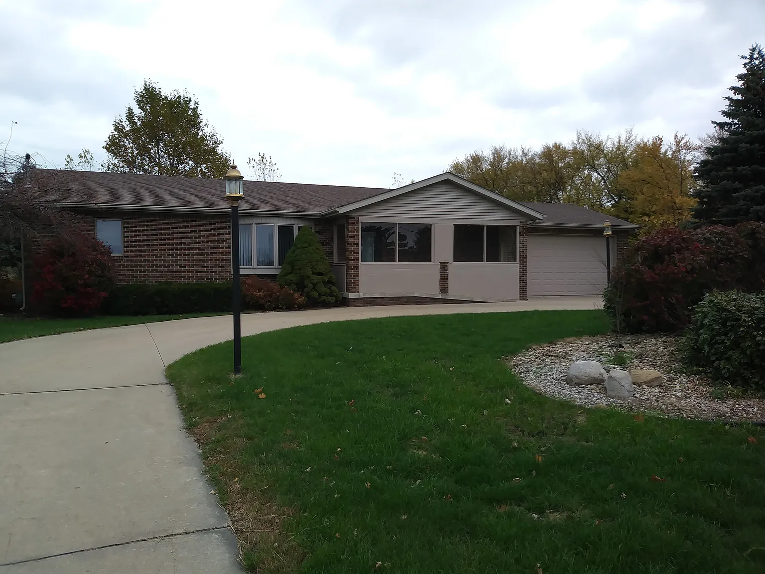 1196 W Center Rd photo 1