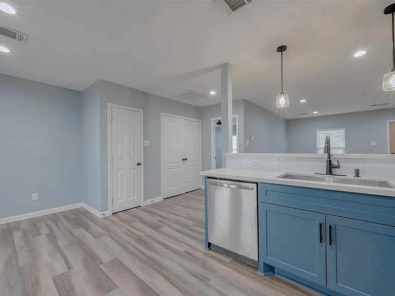6322 Victoria St — Photo 14