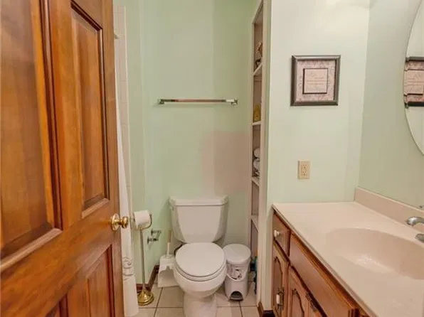 7 Old Oak Trl, Hartwell, GA 30643