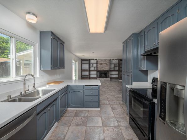 2104 Golden Leaf Ct, Modesto, CA 95355