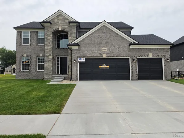 24092 Sawgrass Dr, Macomb, MI 48042