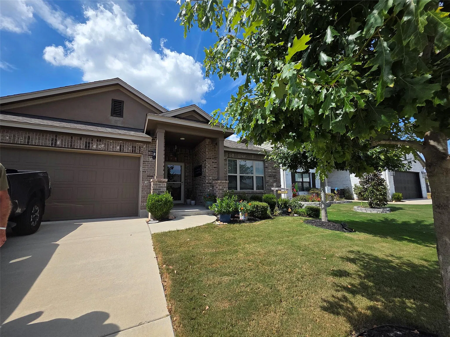 4 bed, 3.0 bath, 2224 sqft, $2,350 — Photo 1