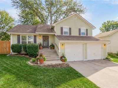 321 SE Greystone Dr, Lees Summit, MO, 64063