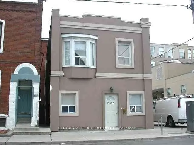 746 Lansdowne Ave #BASEMENT — Photo 1