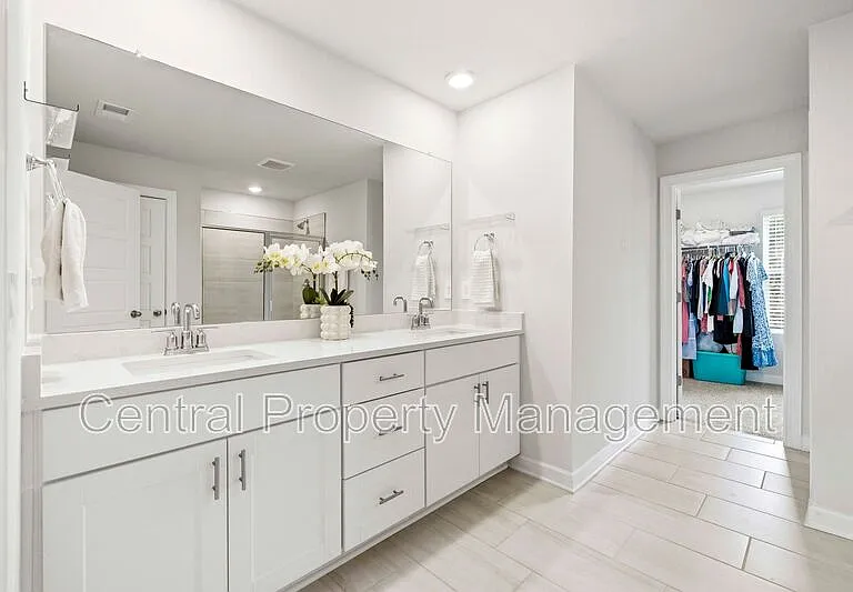 320 Lavinia Cir — Photo 25
