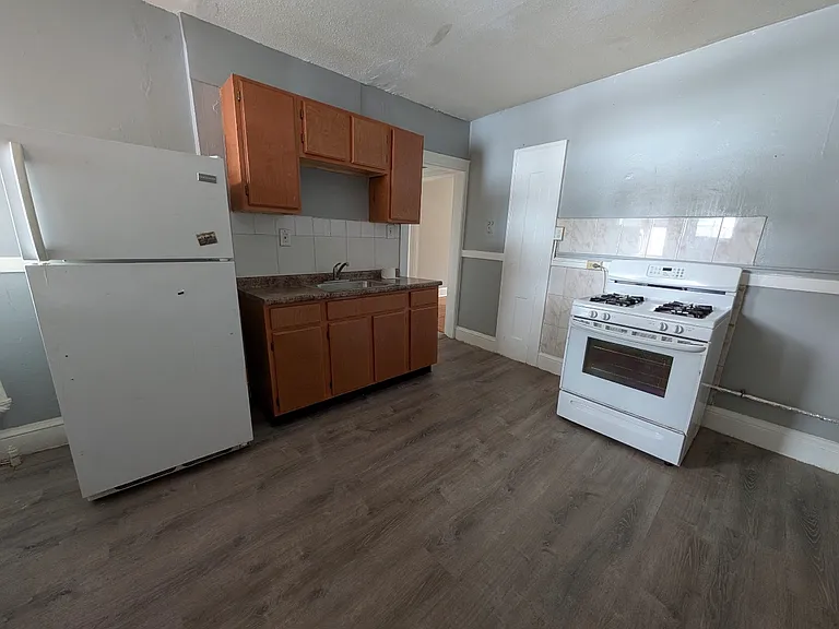 1069 Capitol Ave #1 — Photo 2