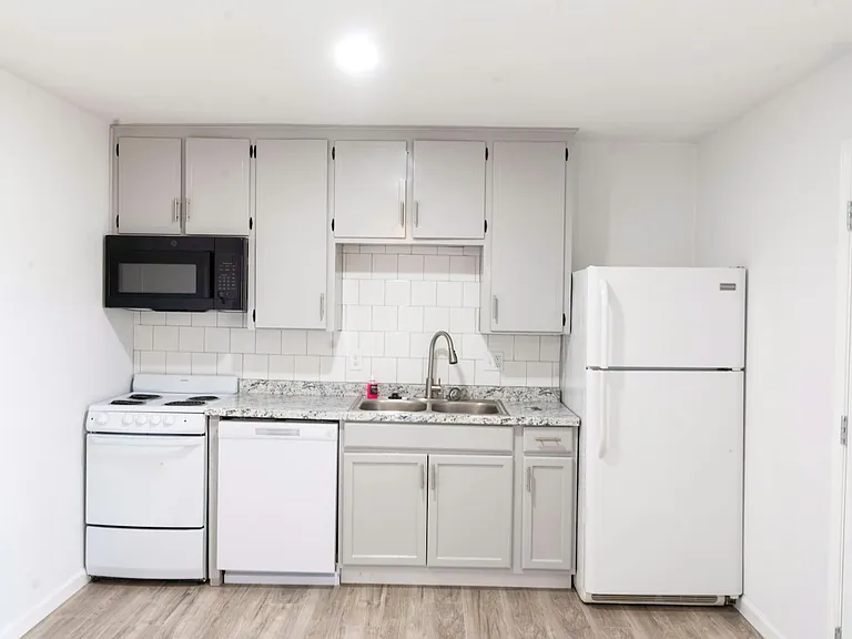 1006 Harbour Ave #1 — Photo 5