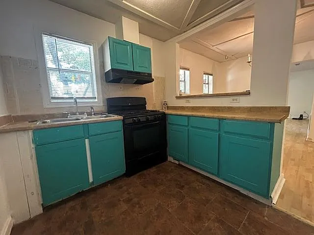 3 bed, 2.0 bath, 1279 sqft, $1,800 — Photo 3