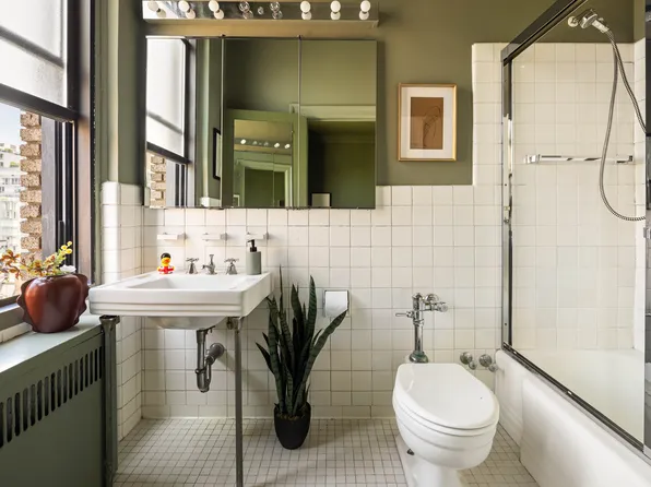 993 Park Avenue image 17 of 23