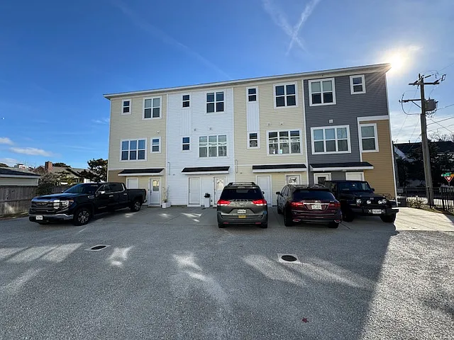 Building Photo - 909 Baltic Ave