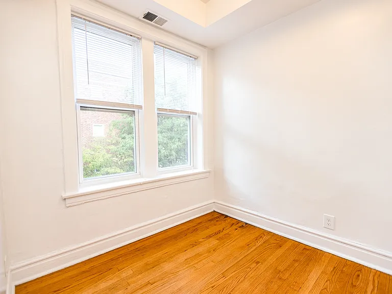 4400-10 N. Ashland Ave. / 1600-10 W. Montrose Ave. — Photo 3