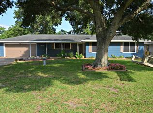 7058 Howe St, Groves, TX 77619