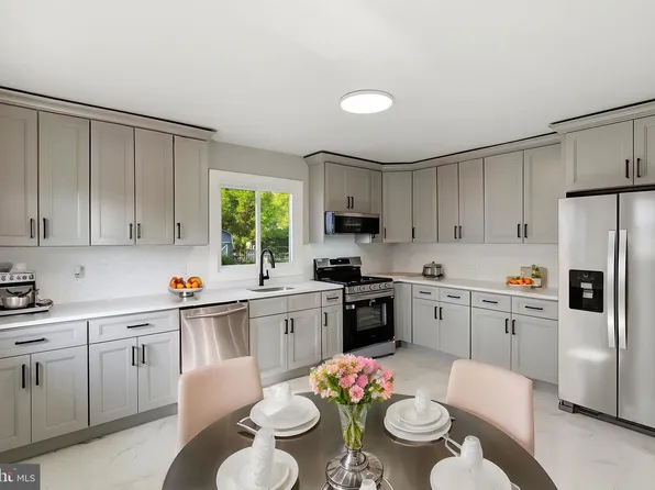 26 W 2nd St, Florence, NJ 08518