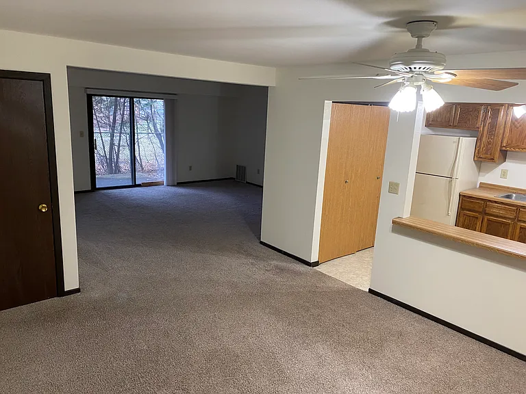 W69N876 Evergreen Ct — Photo 7