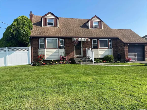 61 Scott Avenue, North Babylon, NY 11703