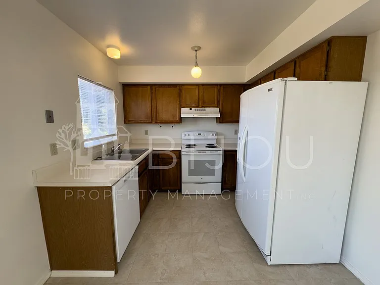 6470 Chantilly Pl — Photo 8