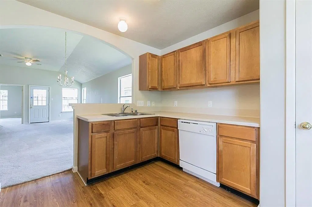 3 bed, 1433 sqft, $1,800 — Photo 3