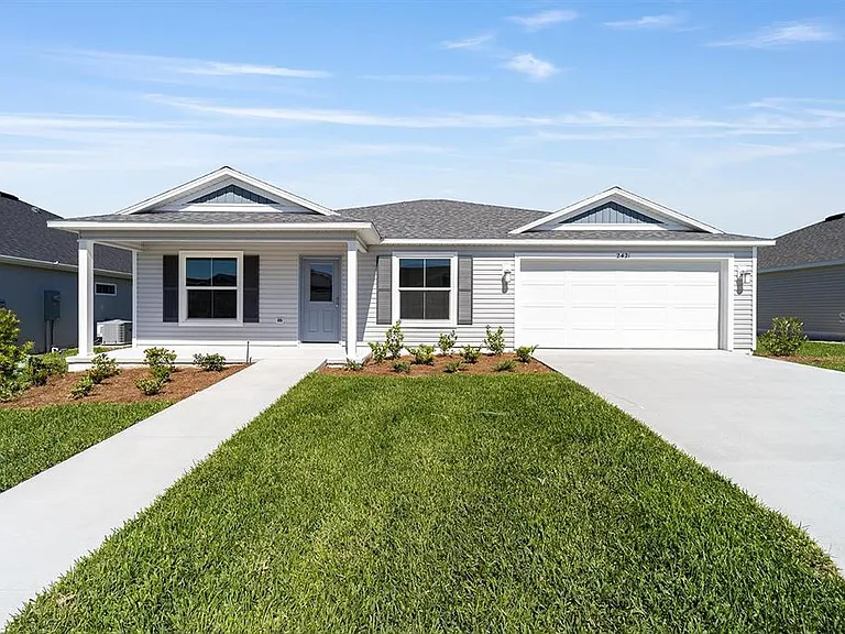 2421 Hobkirk Loop — Photo 1