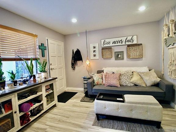 4th image of 4657 Iowa St APT 1