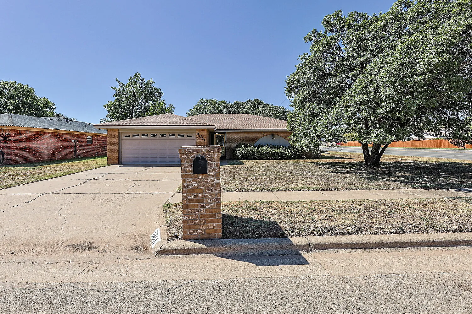 3 bed, 2.0 bath, 2099 sqft, $1,725 — Photo 1