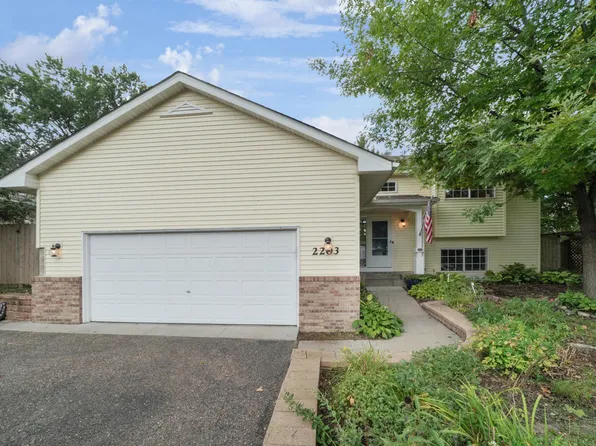 2203 Chateau Ln, Mound, MN 55364