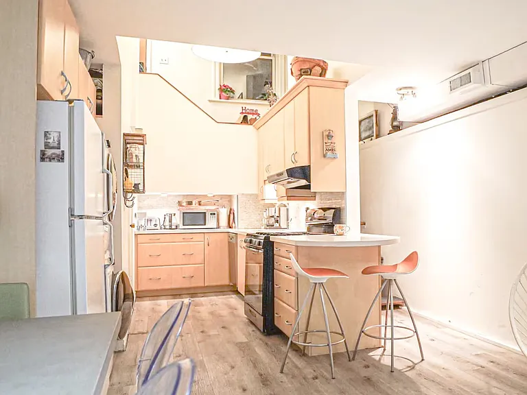 12 Ashby Pl — Photo 7