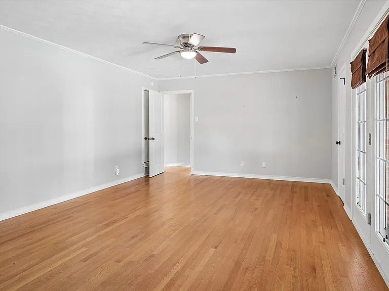 10626 Longmeadow Dr — Photo 5