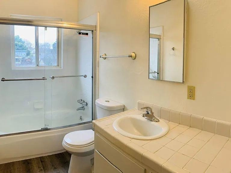 135 S Morrison Ave #F — Photo 7
