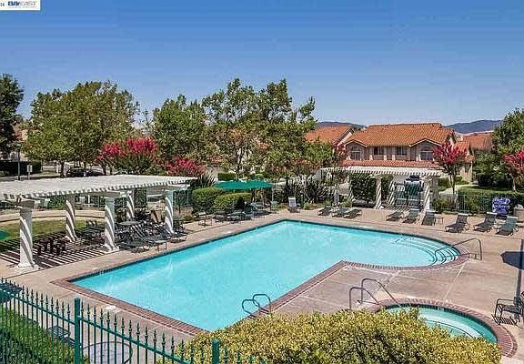 Community pool, hot tub, and barbecue area