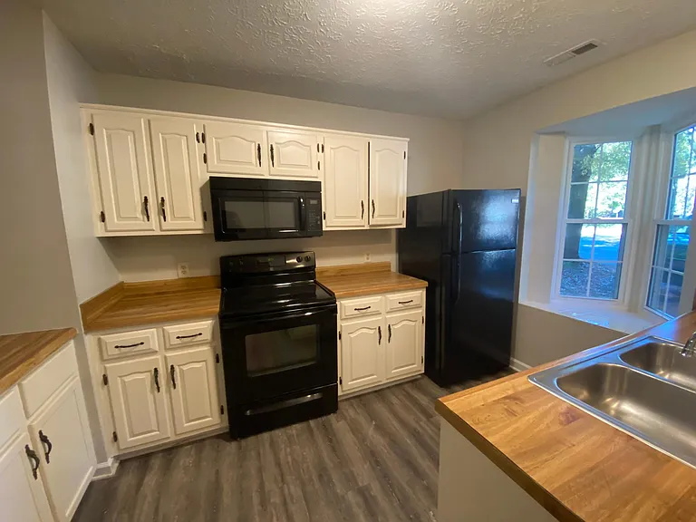 8129 McGuire Dr — Photo 4